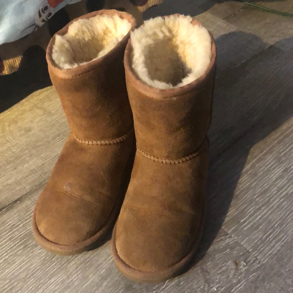 Ugh boots girls